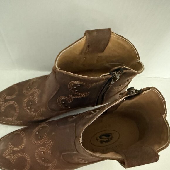 Brown Ankle Boots with Embroidered Design - Picture 2 of 7